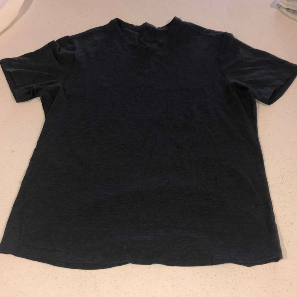 Mens Lululemon v-neck tee